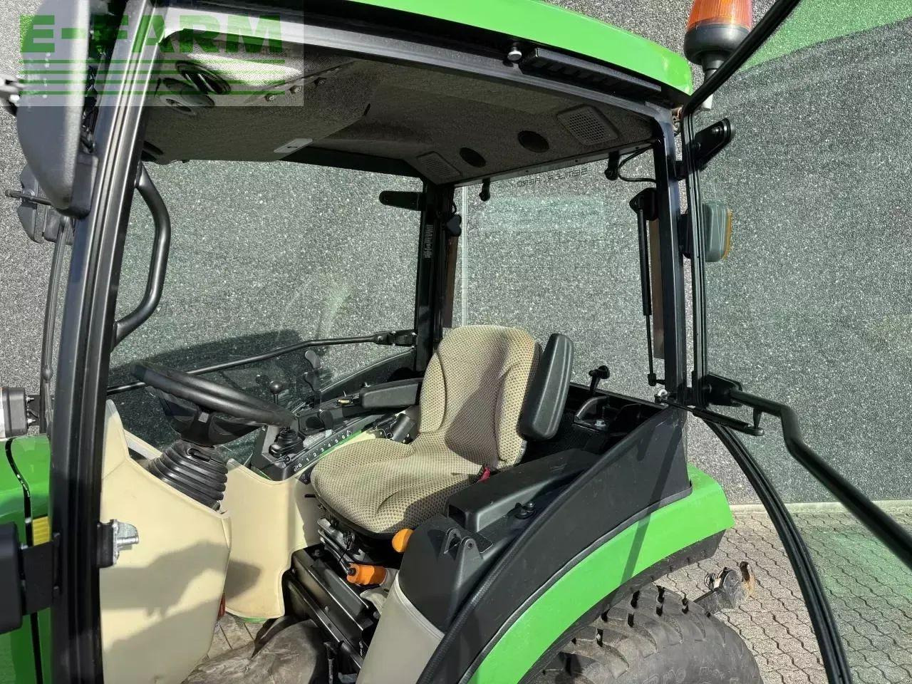 John Deere 2038r - Tracteur agricole: photos 2 John Deere 2038r - Tracteur agricole: photos 2