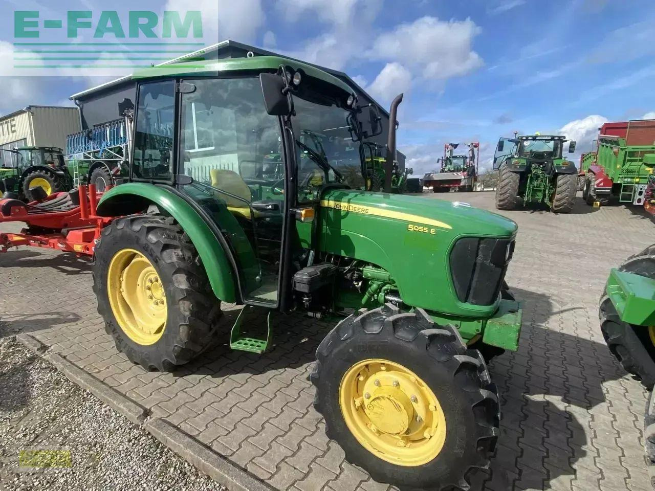 John Deere 5055e - Tracteur agricole: photos 1 John Deere 5055e - Tracteur agricole: photos 1
