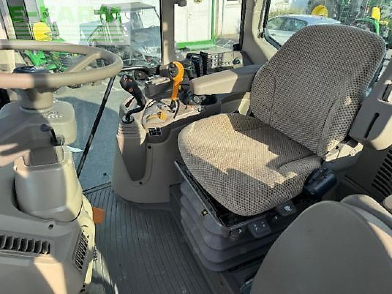 Tracteur agricole John Deere 6100m: photos 8 Tracteur agricole John Deere 6100m: photos 8