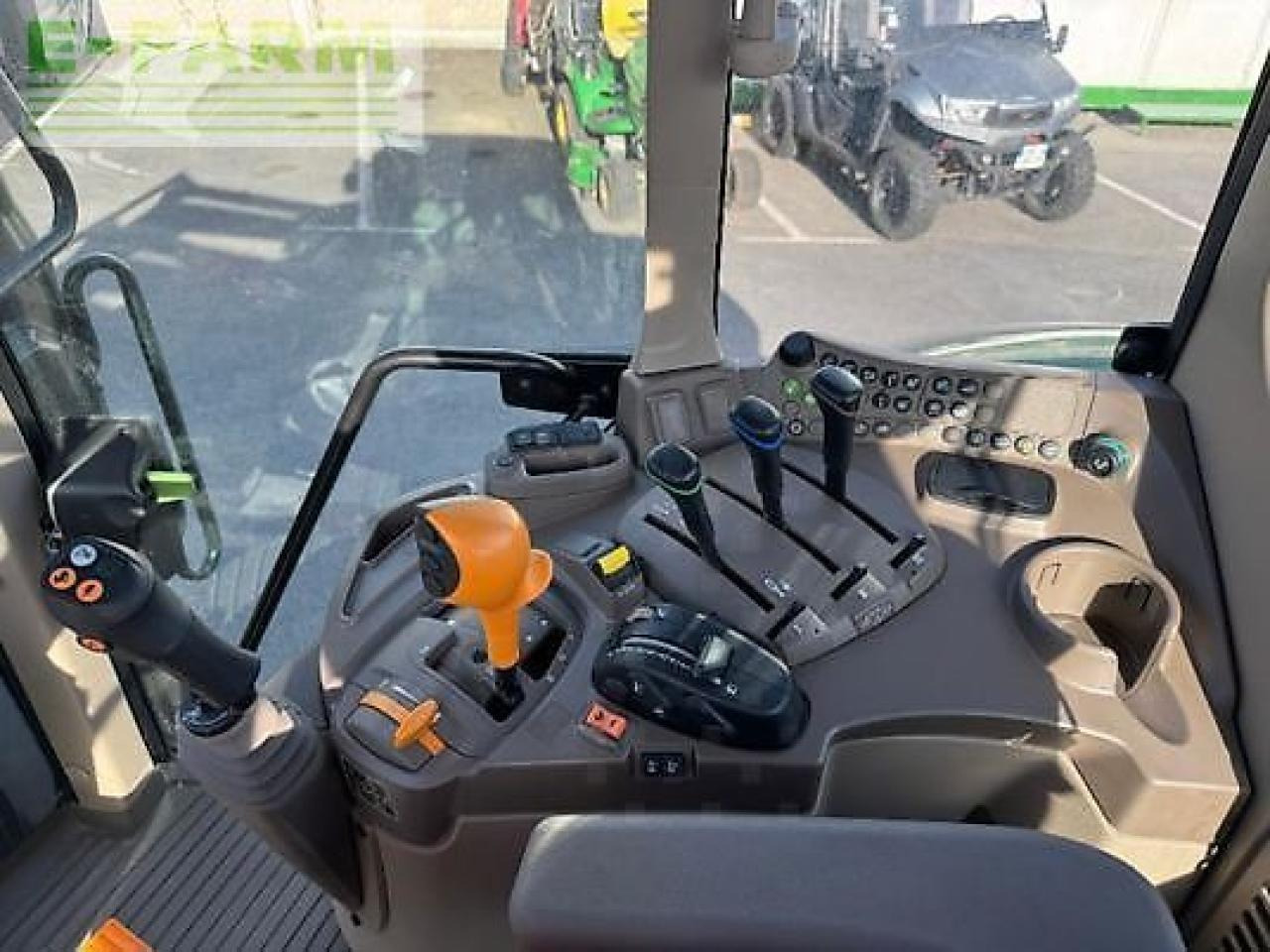 Tracteur agricole John Deere 6100m: photos 7 Tracteur agricole John Deere 6100m: photos 7