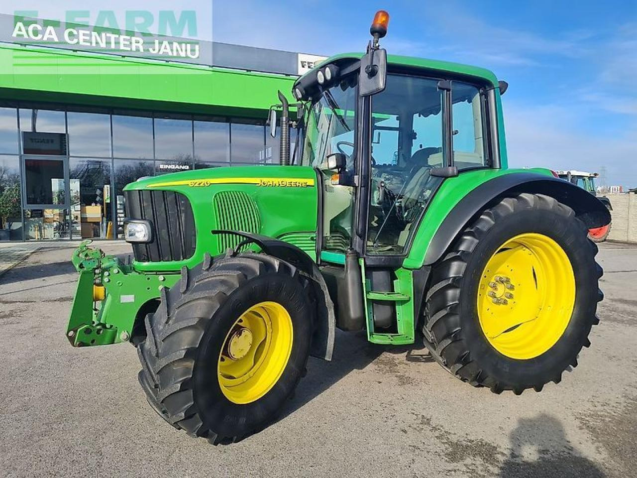 John Deere 6220 premium - Tracteur agricole: photos 1 John Deere 6220 premium - Tracteur agricole: photos 1
