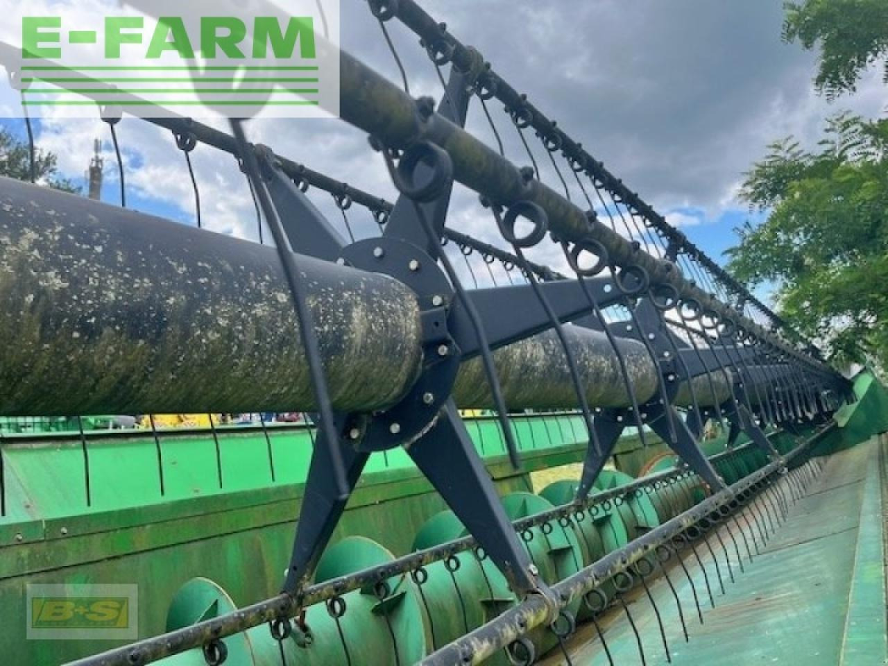 John Deere 635r inkl. rapsvorsatz und wagen - Moissoneuse: photos 4 John Deere 635r inkl. rapsvorsatz und wagen - Moissoneuse: photos 4