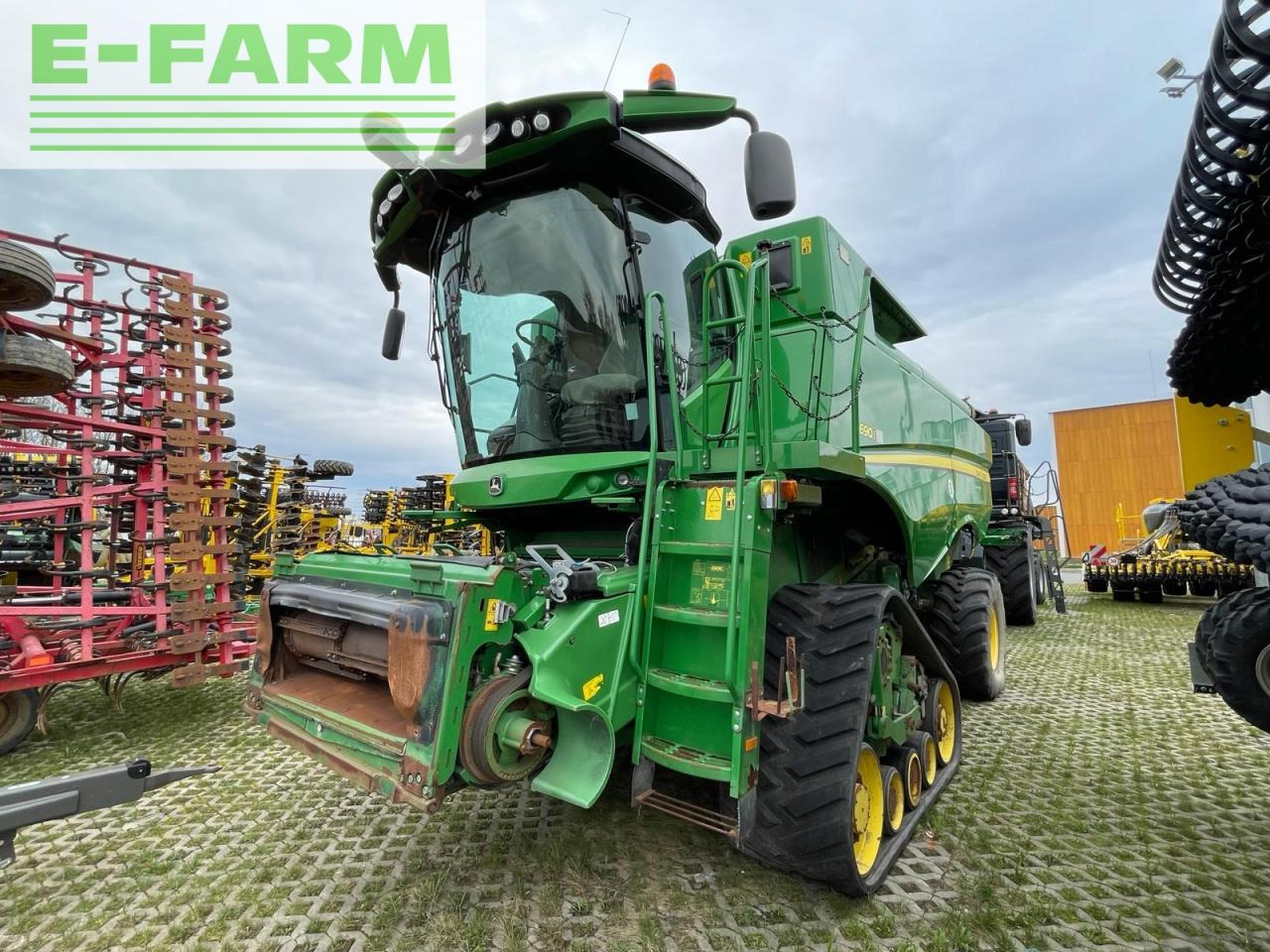 John Deere S690i - Moissonneuse-batteuse: photos 1 John Deere S690i - Moissonneuse-batteuse: photos 1