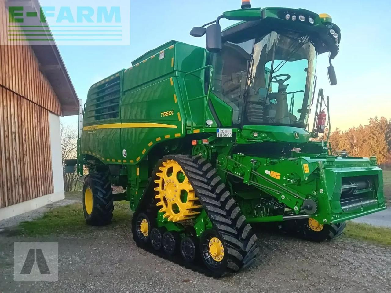 John Deere t 560 i - Moissonneuse-batteuse: photos 1 John Deere t 560 i - Moissonneuse-batteuse: photos 1