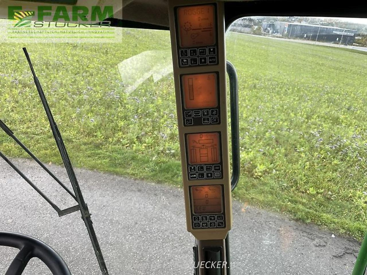 John Deere t560 hillmaster mit 620r und rapstisch - Moissonneuse-batteuse: photos 4 John Deere t560 hillmaster mit 620r und rapstisch - Moissonneuse-batteuse: photos 4