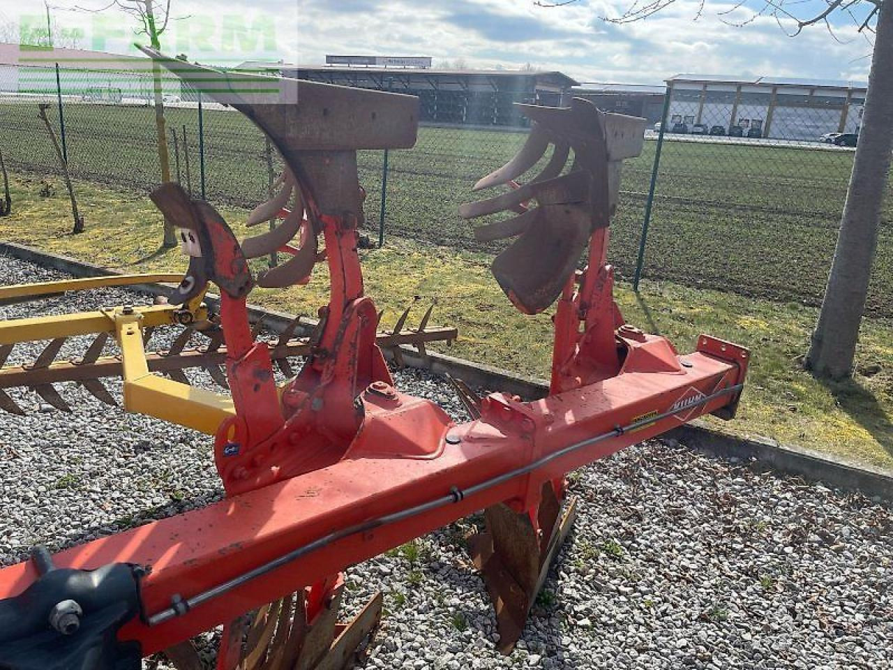 Kuhn vari-master 153 mit schollencracker - Charrue: photos 4 Kuhn vari-master 153 mit schollencracker - Charrue: photos 4