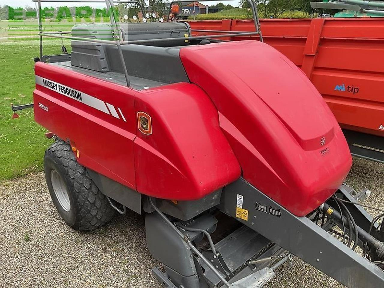 Massey Ferguson 2290 - Presse à balles cubiques: photos 1 Massey Ferguson 2290 - Presse à balles cubiques: photos 1