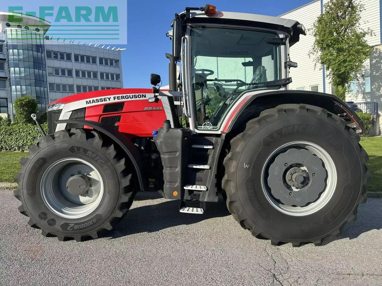 Massey Ferguson mf 8s.225 - Tracteur agricole: photos 5 Massey Ferguson mf 8s.225 - Tracteur agricole: photos 5