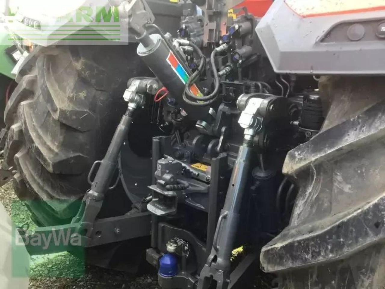 Massey Ferguson mf 8s.305 dyna-vt exclusive ma Exclusive - Tracteur agricole: photos 3 Massey Ferguson mf 8s.305 dyna-vt exclusive ma Exclusive - Tracteur agricole: photos 3