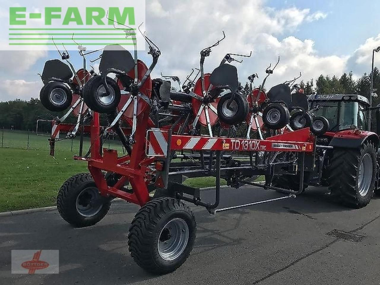 Massey Ferguson mf td 1310 x trc / lotus 1250 profi - Faneuse: photos 2 Massey Ferguson mf td 1310 x trc / lotus 1250 profi - Faneuse: photos 2