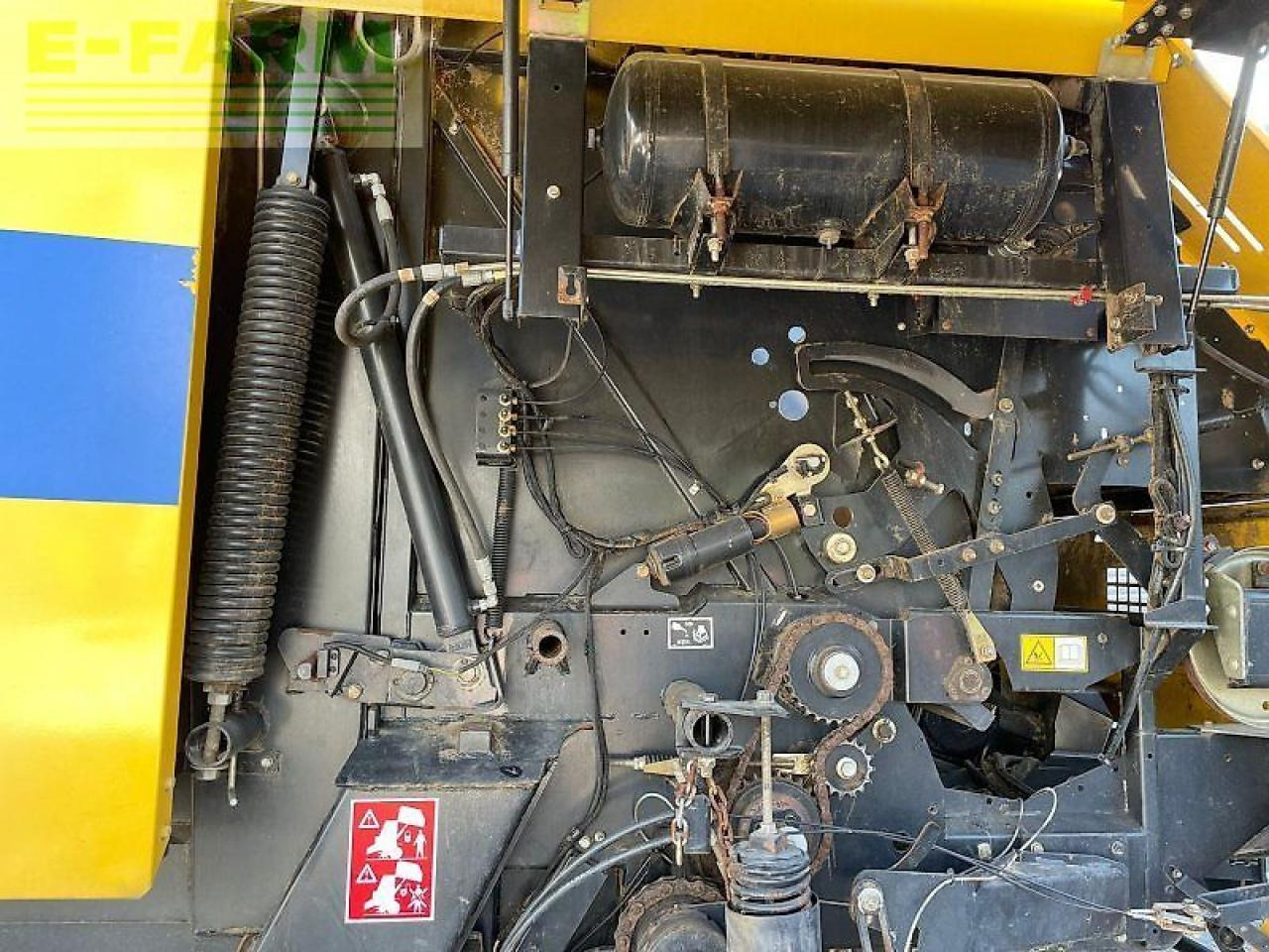 New Holland br 560 a - Presse à balles cubiques: photos 3 New Holland br 560 a - Presse à balles cubiques: photos 3