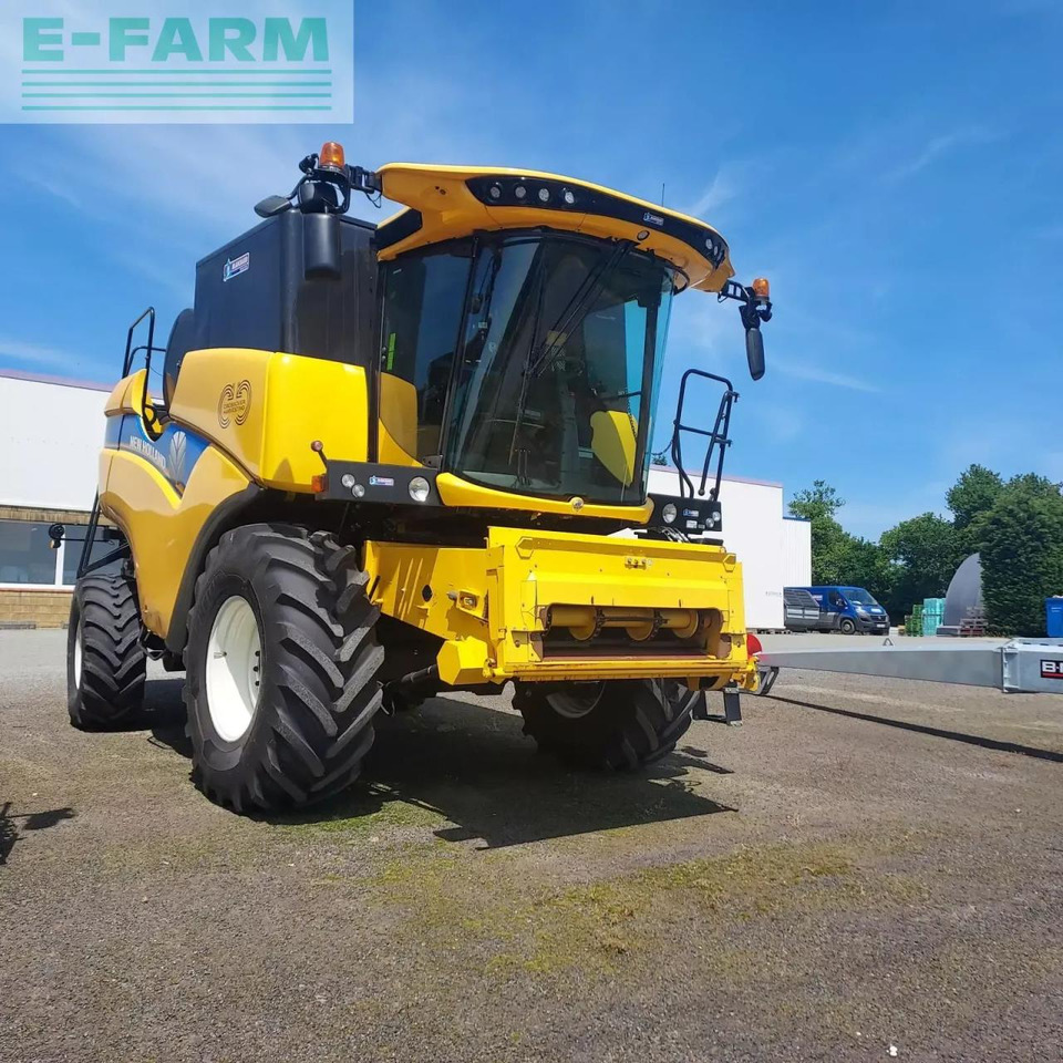 New Holland ch 7.70 stage 5 - Moissonneuse-batteuse: photos 2 New Holland ch 7.70 stage 5 - Moissonneuse-batteuse: photos 2