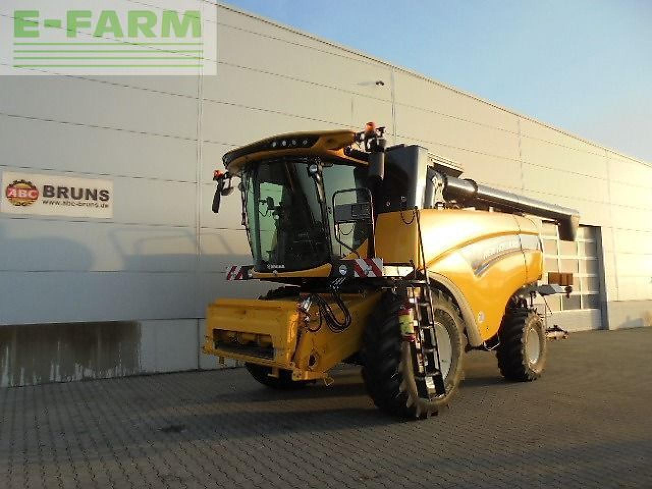 New Holland ch7.70 my19 - Moissonneuse-batteuse: photos 1 New Holland ch7.70 my19 - Moissonneuse-batteuse: photos 1