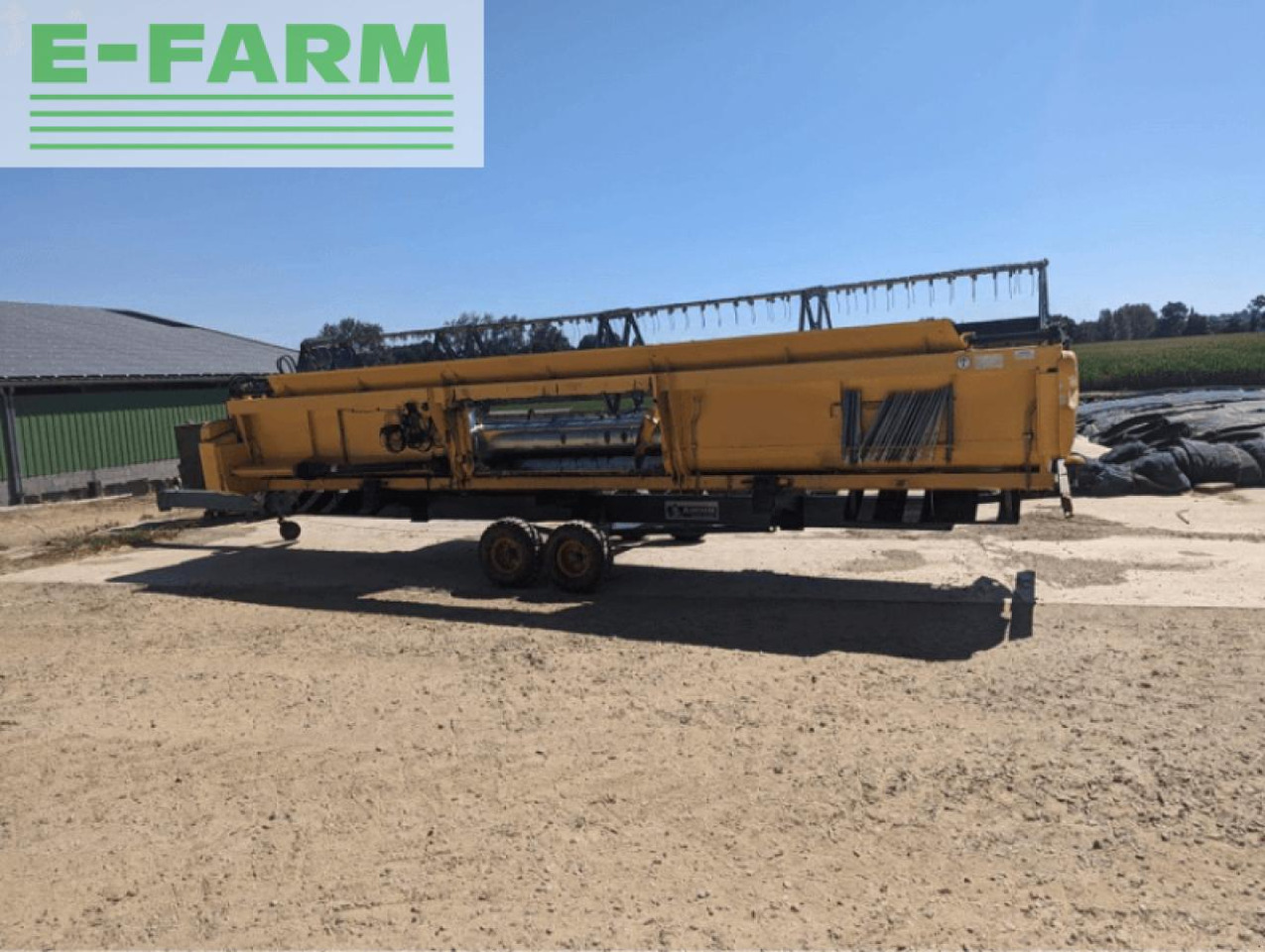 New Holland coupe - Moissoneuse: photos 1 New Holland coupe - Moissoneuse: photos 1