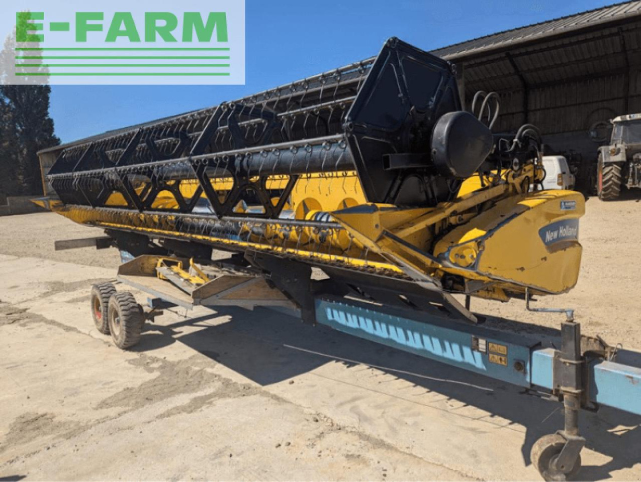 New Holland coupe - Moissoneuse: photos 2 New Holland coupe - Moissoneuse: photos 2