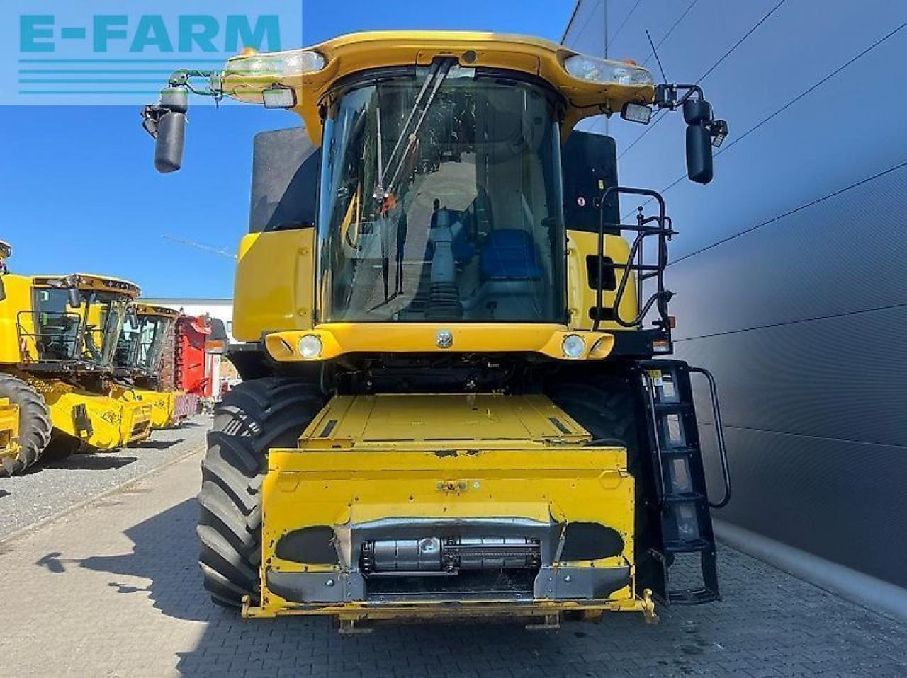 New Holland cr 9070 elevation - Moissonneuse-batteuse: photos 3 New Holland cr 9070 elevation - Moissonneuse-batteuse: photos 3