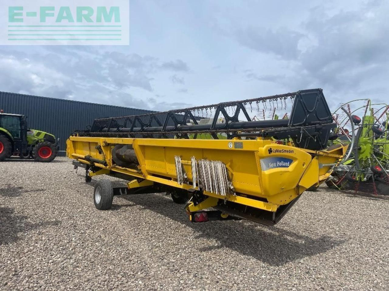 New Holland cx 8080 - Moissonneuse-batteuse: photos 4 New Holland cx 8080 - Moissonneuse-batteuse: photos 4