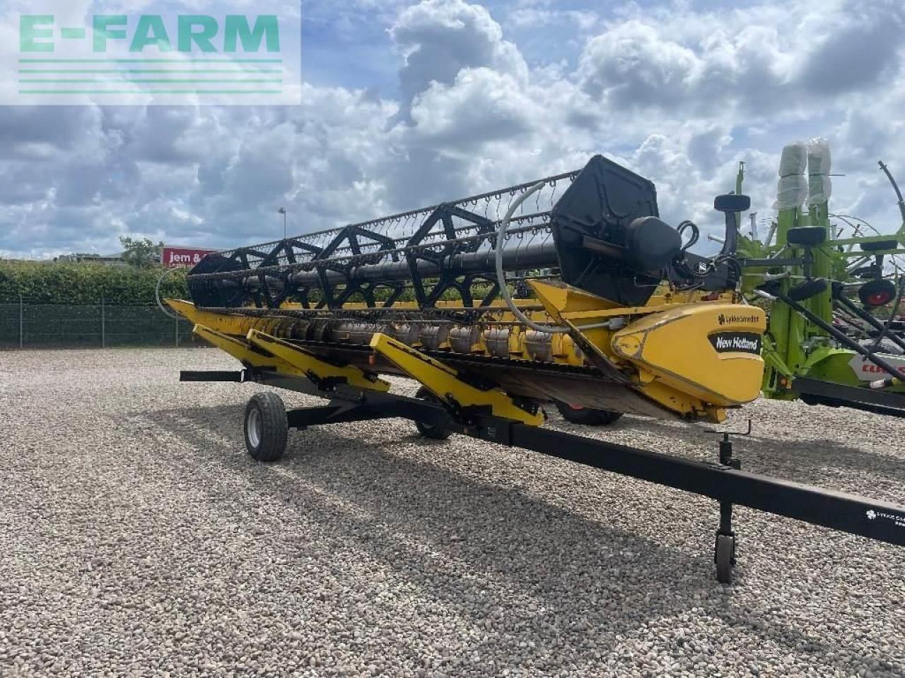 New Holland cx 8080 - Moissonneuse-batteuse: photos 2 New Holland cx 8080 - Moissonneuse-batteuse: photos 2