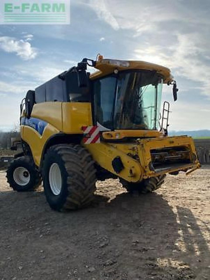 New Holland cx 8090 - Moissonneuse-batteuse: photos 2 New Holland cx 8090 - Moissonneuse-batteuse: photos 2