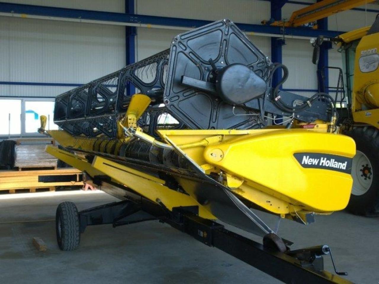 New Holland schneidwerk 7,32 m - Moissoneuse: photos 1 New Holland schneidwerk 7,32 m - Moissoneuse: photos 1