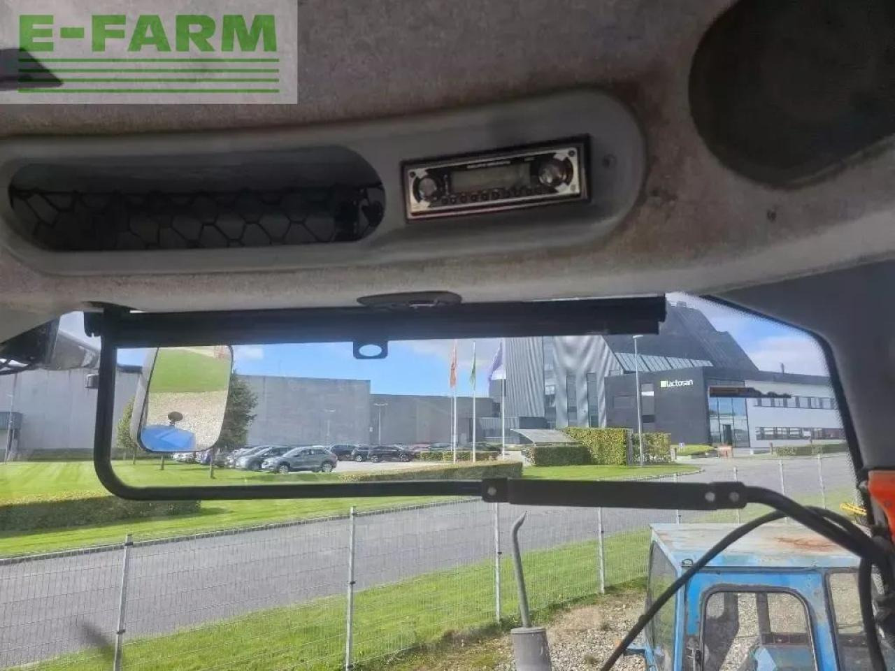 Tracteur agricole New Holland t 8.300: photos 20