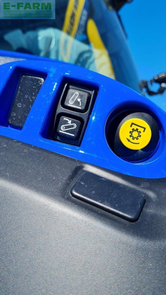 New Holland t5.110 dynamic command (stage v) - Tracteur agricole: photos 5 New Holland t5.110 dynamic command (stage v) - Tracteur agricole: photos 5