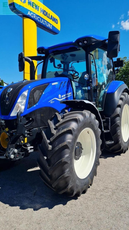 New Holland t5.110 dynamic command (stage v) - Tracteur agricole: photos 2 New Holland t5.110 dynamic command (stage v) - Tracteur agricole: photos 2