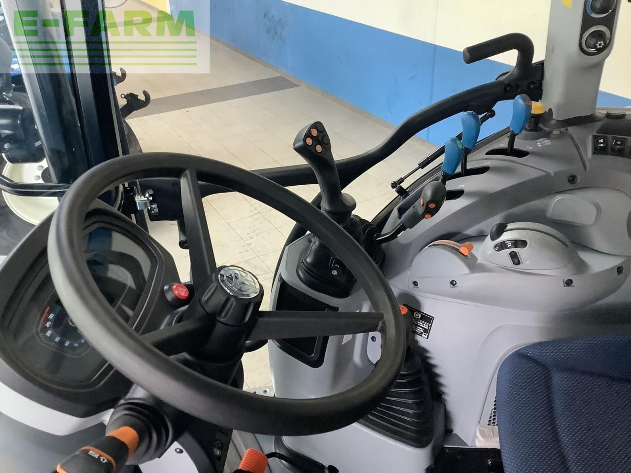 Tracteur agricole New Holland t5.90 dual command: photos 11
