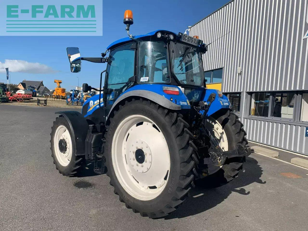 New Holland t5 95 dual command - Tracteur agricole: photos 4 New Holland t5 95 dual command - Tracteur agricole: photos 4