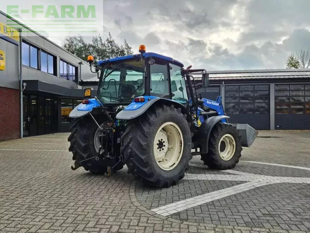 New Holland t5050 met frontlader - Tracteur agricole: photos 4 New Holland t5050 met frontlader - Tracteur agricole: photos 4