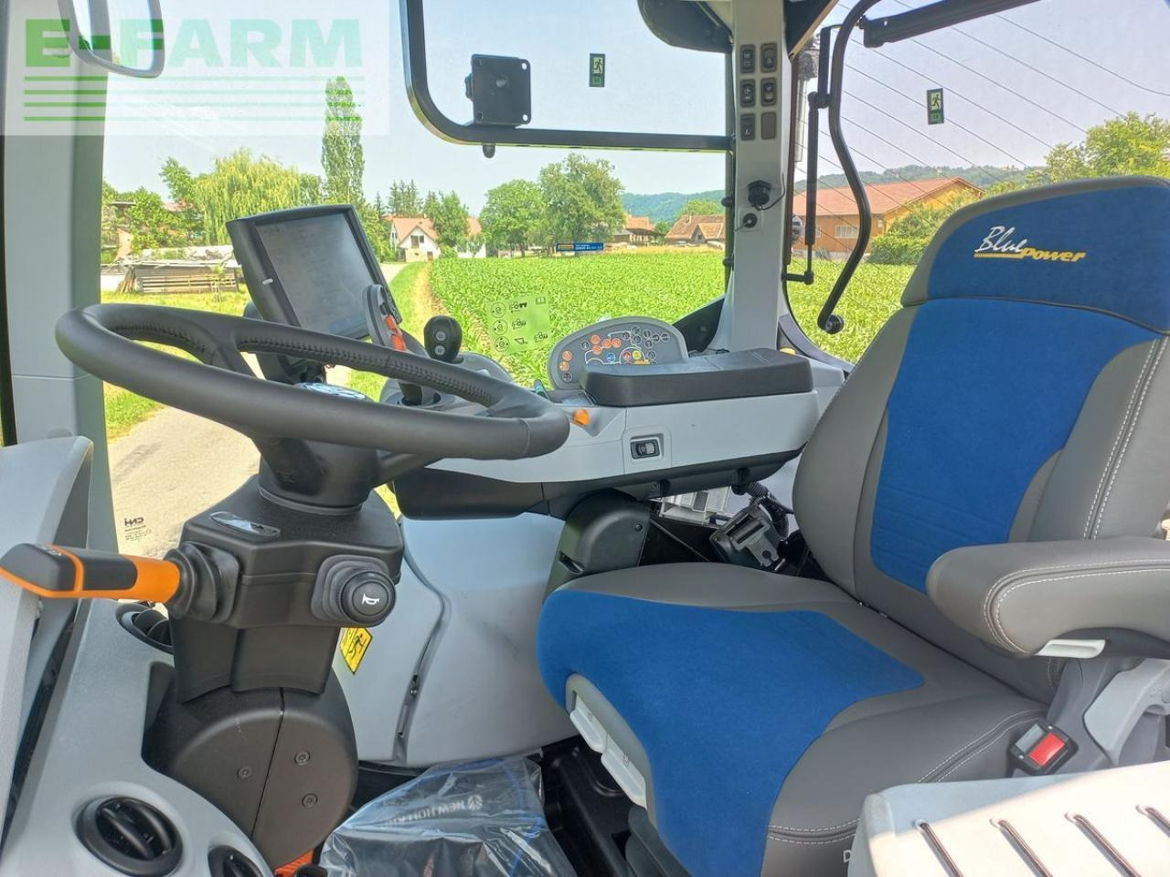 Tracteur agricole New Holland t7.270 auto command sidewinder ii (stage v): photos 12