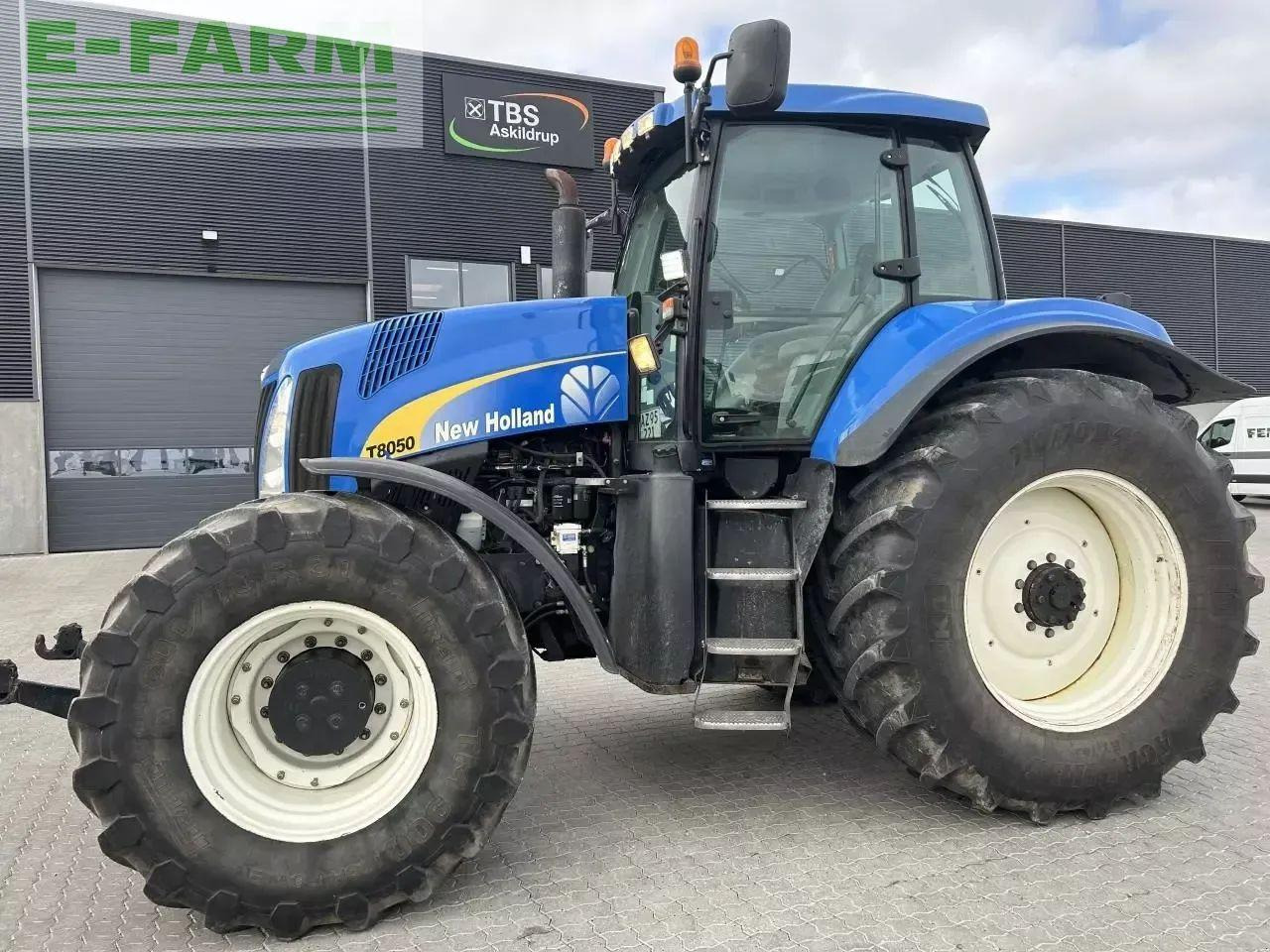 New Holland t8050 - Tracteur agricole: photos 1 New Holland t8050 - Tracteur agricole: photos 1