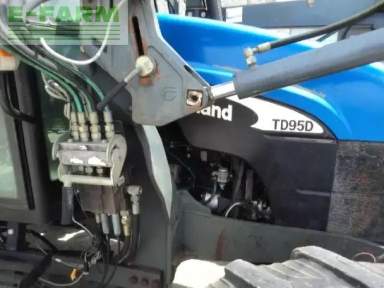 New Holland td 95 d D - Tracteur agricole: photos 5 New Holland td 95 d D - Tracteur agricole: photos 5