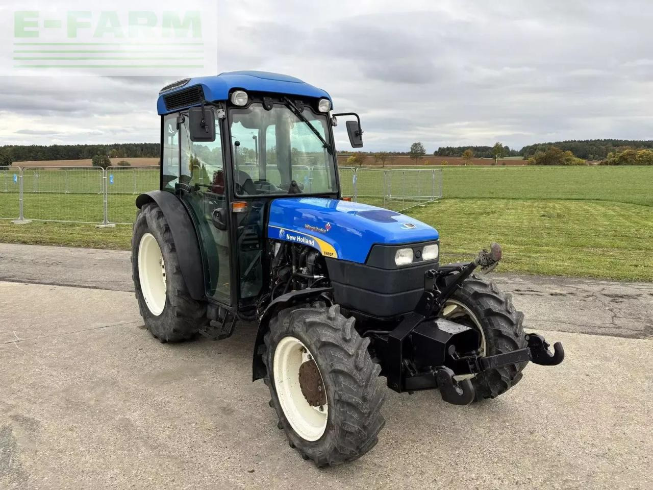 New Holland tn 85 fa dt supersteer - Tracteur agricole: photos 4 New Holland tn 85 fa dt supersteer - Tracteur agricole: photos 4