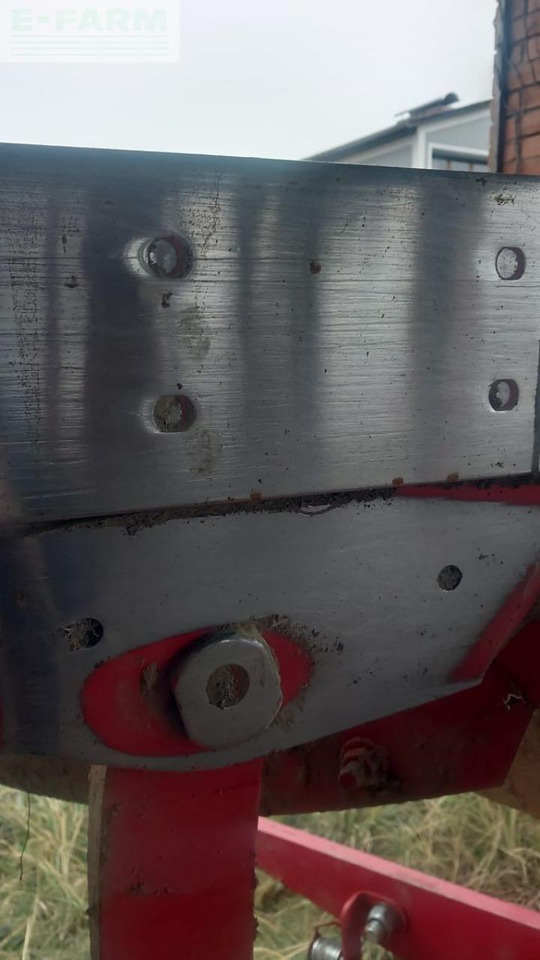 Pöttinger servo 45 s - plus - Charrue: photos 2 Pöttinger servo 45 s - plus - Charrue: photos 2