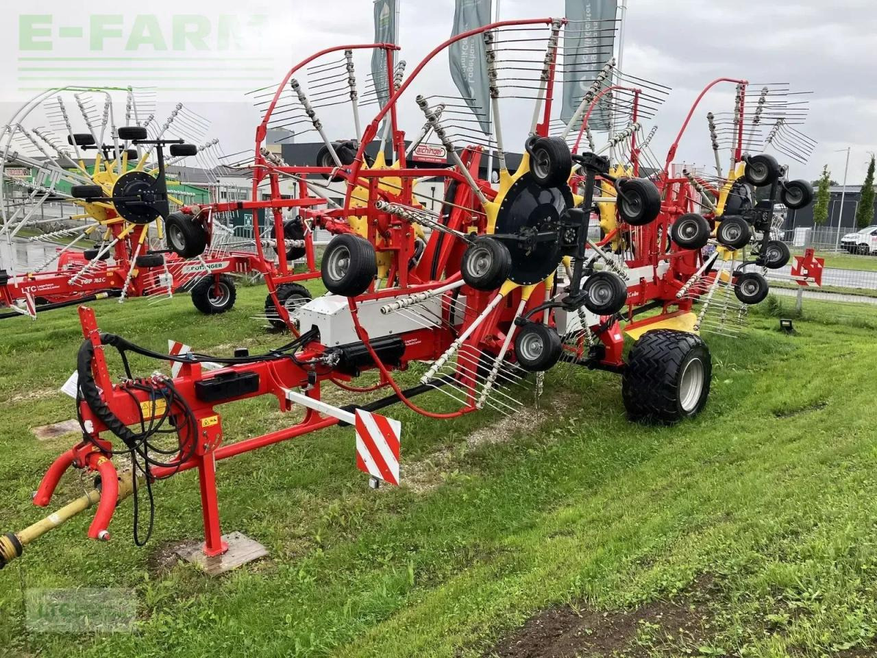 Pöttinger top 1252 c s-line - Faneuse: photos 1 Pöttinger top 1252 c s-line - Faneuse: photos 1