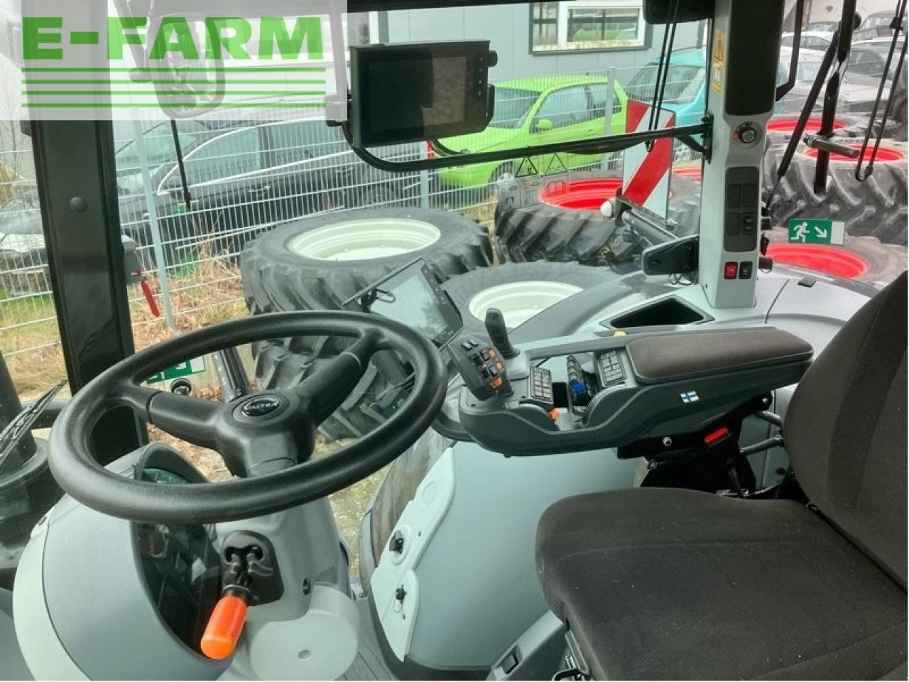 Valtra s324 smarttouch mr19 - Tracteur agricole: photos 4 Valtra s324 smarttouch mr19 - Tracteur agricole: photos 4