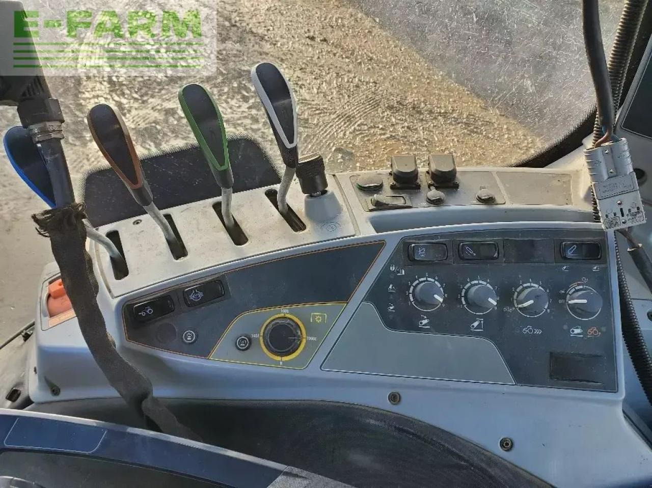 Valtra t214 active - Tracteur agricole: photos 2 Valtra t214 active - Tracteur agricole: photos 2