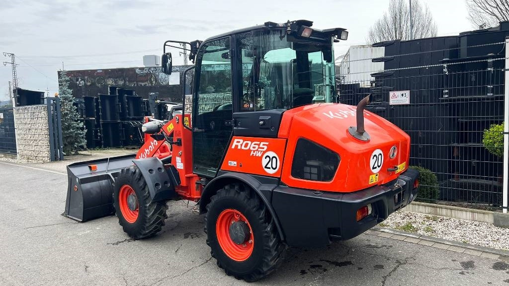 Kubota R 065, Radlader, hydr. Schnellwechsler, Schaufel - Chargeuse sur pneus: photos 2 Kubota R 065, Radlader, hydr. Schnellwechsler, Schaufel - Chargeuse sur pneus: photos 2