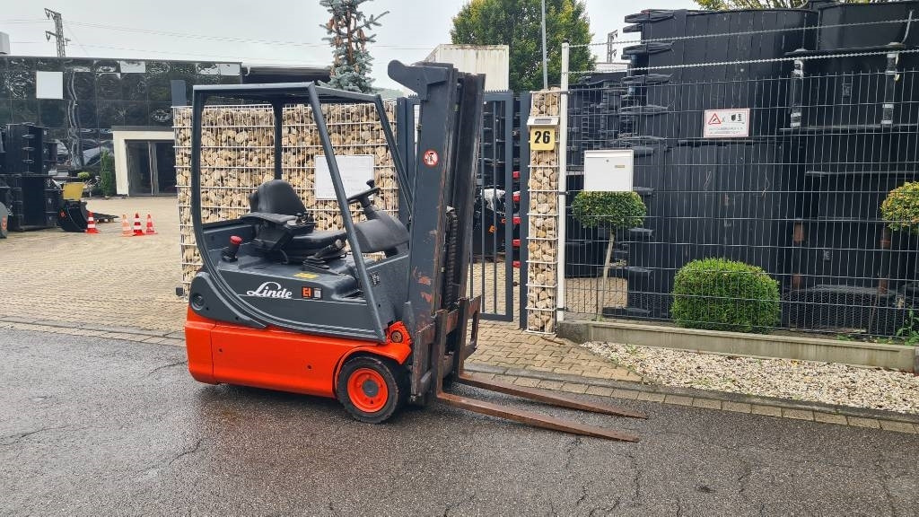 Linde E 14-02, Tripplex bis 4,5 m, Hubkraft 1.400 kg - Chariot élévateur électrique: photos 4 Linde E 14-02, Tripplex bis 4,5 m, Hubkraft 1.400 kg - Chariot élévateur électrique: photos 4