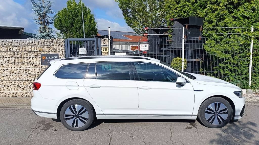 Volkswagen Passat GTE 1.4 Plug-In-Hybrid, Batterie neu, Navi - Voiture: photos 4 Volkswagen Passat GTE 1.4 Plug-In-Hybrid, Batterie neu, Navi - Voiture: photos 4
