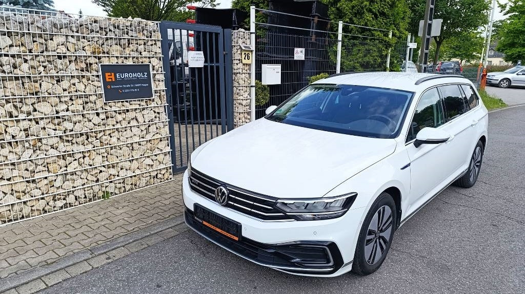 Volkswagen Passat GTE 1.4 Plug-In-Hybrid, Batterie neu, Navi - Voiture: photos 1 Volkswagen Passat GTE 1.4 Plug-In-Hybrid, Batterie neu, Navi - Voiture: photos 1