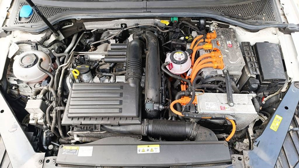 Voiture Volkswagen Passat GTE 1.4 Plug-In-Hybrid, Batterie neu, Navi: photos 17