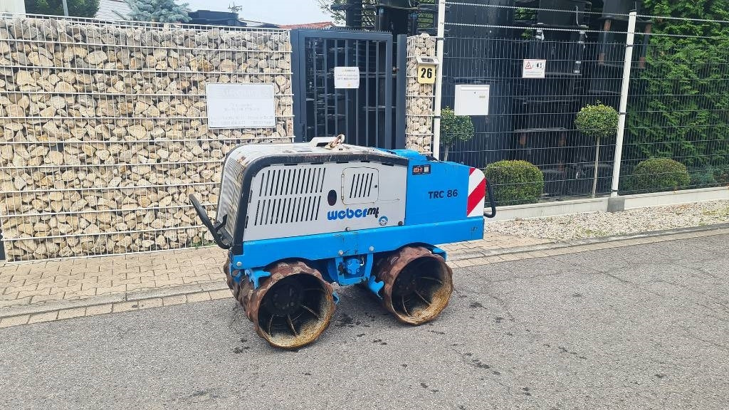 Weber TRC 86, Grabenwalze mit Fernbedienung, nur 101 Bh  - Plaque vibrante: photos 2 Weber TRC 86, Grabenwalze mit Fernbedienung, nur 101 Bh  - Plaque vibrante: photos 2