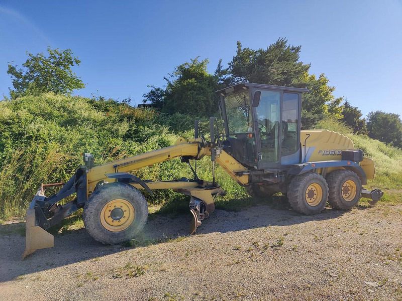New Holland F106.6A Motorgrader - Niveleuse: photos 1 New Holland F106.6A Motorgrader - Niveleuse: photos 1