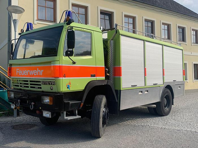 Steyr 15S31 4x4 Feuerwehrfahrzeug - Camion de pompier: photos 2 Steyr 15S31 4x4 Feuerwehrfahrzeug - Camion de pompier: photos 2