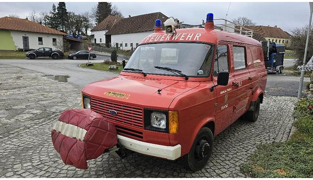 Ford Transit Feuerwehrauto - Véhicule utilitaire: photos 2 Ford Transit Feuerwehrauto - Véhicule utilitaire: photos 2