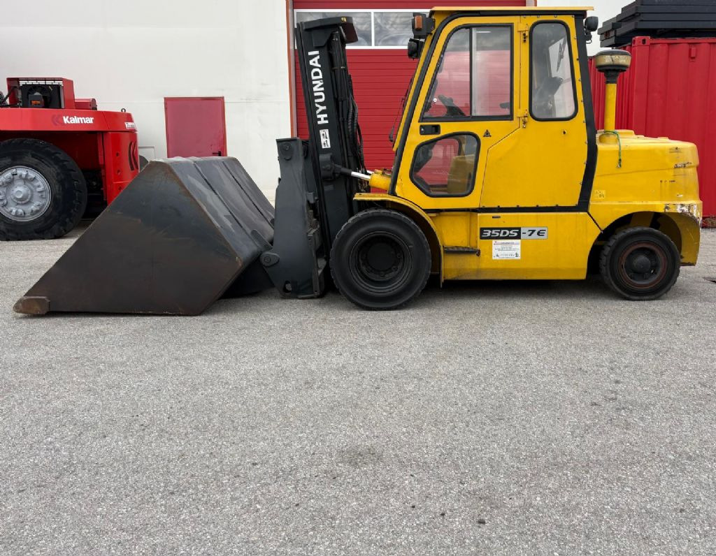 Hyundai 45DS-7E - Chariot élévateur diesel: photos 1 Hyundai 45DS-7E - Chariot élévateur diesel: photos 1