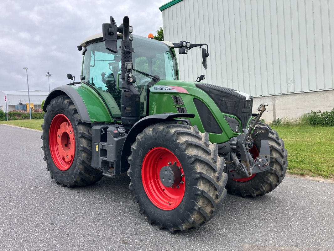 Tracteur agricole Fendt 724 PowerPlus mit Frontkraftheber: photos 11