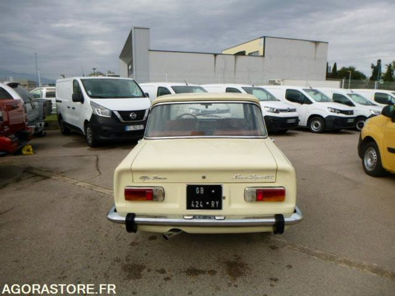 Voiture Alfa Romeo Giulia - 1976 - 92500km - COLLECTION - Livret d'origine: photos 11 Voiture Alfa Romeo Giulia - 1976 - 92500km - COLLECTION - Livret d'origine: photos 11